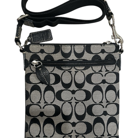 COACH classic crossbody swingpack with silver hardware - Picture 2 of 6